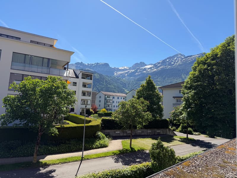 Charmante 5-Zimmerwohnung mit Balkon und schöner Aussicht in Altdorf (4)