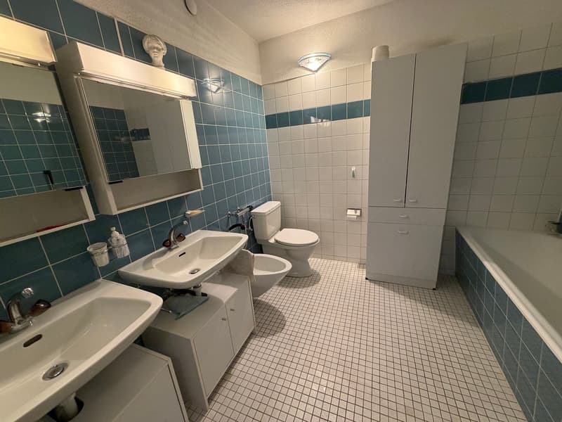 Charmante 5-Zimmerwohnung mit Balkon und schöner Aussicht in Altdorf (12)