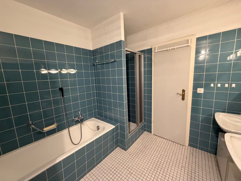 Charmante 5-Zimmerwohnung mit Balkon und schöner Aussicht in Altdorf (13)