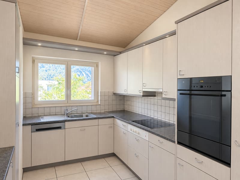 Charmante 5.5-Zimmer-Dachwohnung mit Bergpanorama in Schattdorf (7)