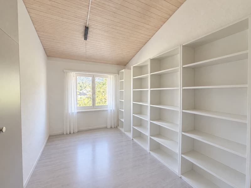 Charmante 5.5-Zimmer-Dachwohnung mit Bergpanorama in Schattdorf (15)