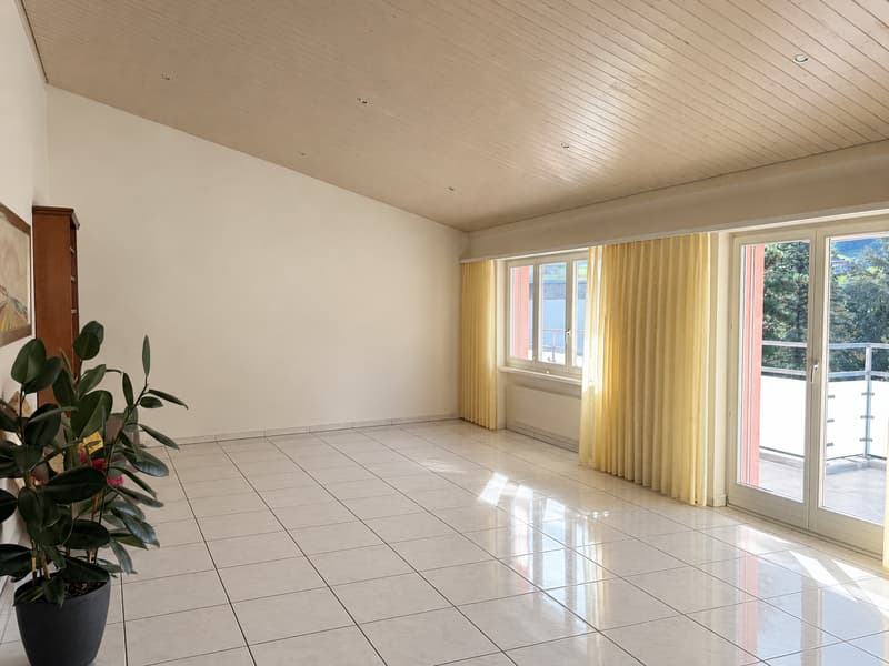 Charmante 5.5-Zimmer-Dachwohnung mit Bergpanorama in Schattdorf (11)