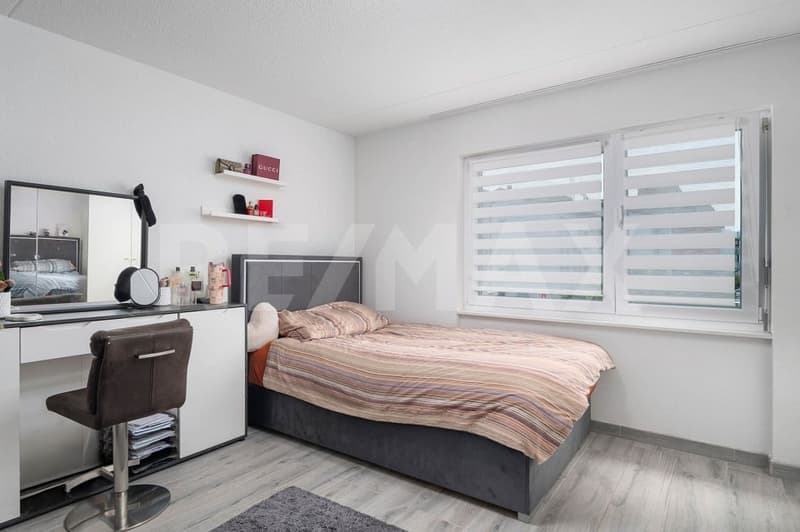 4.5-Zimmer-Wohnung mit sonnigem Balkon und hochwertiger Ausstattung in Buttikon SZ zu kaufen! (13)