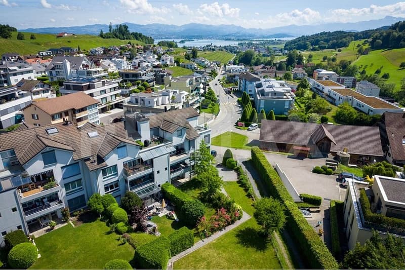 Modernes Wohnen eingebettet in die Natur / Frisch renovierte 4.5 Zimmerwohnung im EG / Im Baurecht (2)