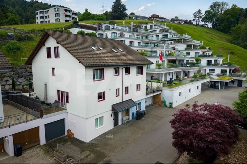 Gelegenheit - Moderne 6.5-Zimmer-Doppelhaushälfte in Galgenen zu kaufen (7)
