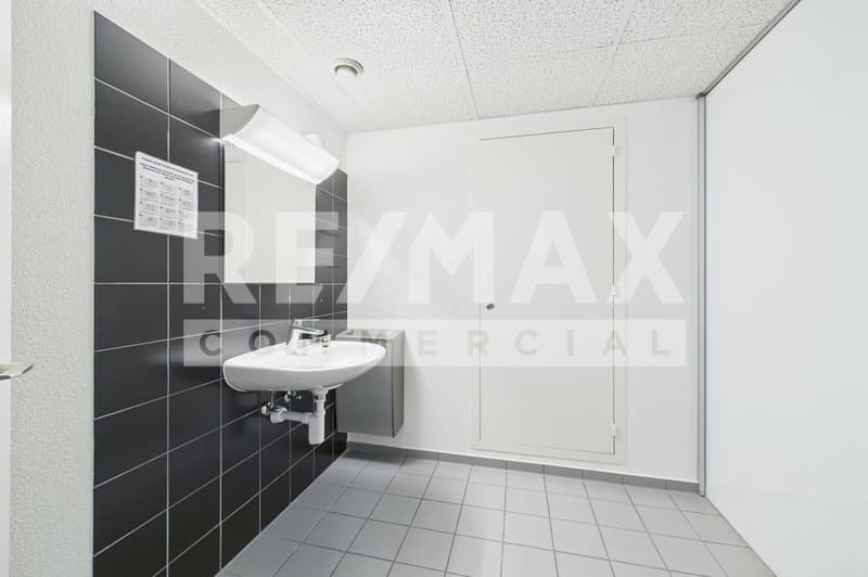 Attraktive Gewerbefläche mit vielen Nutzungsmöglichkeiten! Büro, Lager, Produktion etc.! (11)