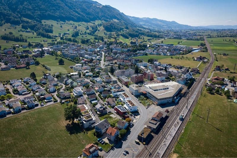 Grosszügiges Grundstück mit Potenzial für neue Wohneinheiten in Reichenburg SZ zu kaufen! (9)