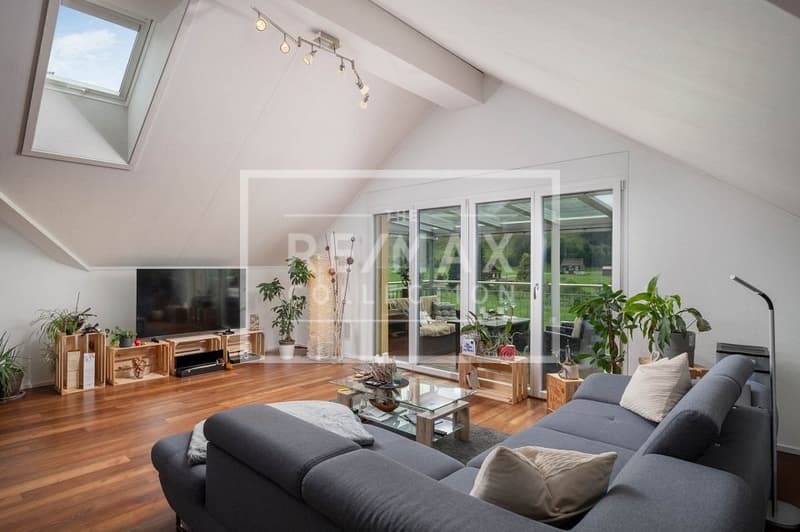 Edle 5.5-Zimmer-Dachwohnung mit 3 Balkonen und atemberaubendem Mythenblick in Einsiedeln zu kaufen! (5)