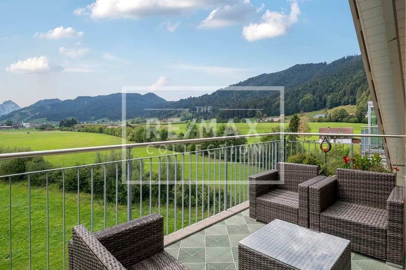 Edle 5.5-Zimmer-Dachwohnung mit 3 Balkonen und atemberaubendem Mythenblick in Einsiedeln zu kaufen! (10)