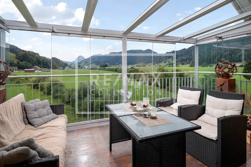 Edle 5.5-Zimmer-Dachwohnung mit 3 Balkonen und atemberaubendem Mythenblick in Einsiedeln zu kaufen! (2)