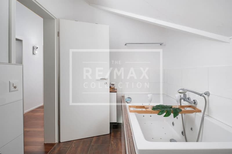 Edle 5.5-Zimmer-Dachwohnung mit 3 Balkonen und atemberaubendem Mythenblick in Einsiedeln zu kaufen! (11)