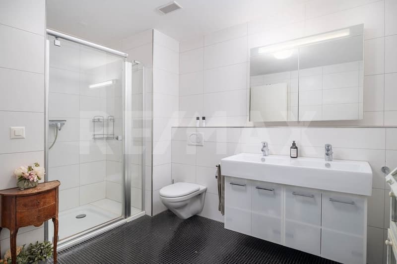 Elegante 5.5-Zimmer-Terrassenwohnung nur wenige Schritte vom Zürichsee entfernt zu kaufen! (13)