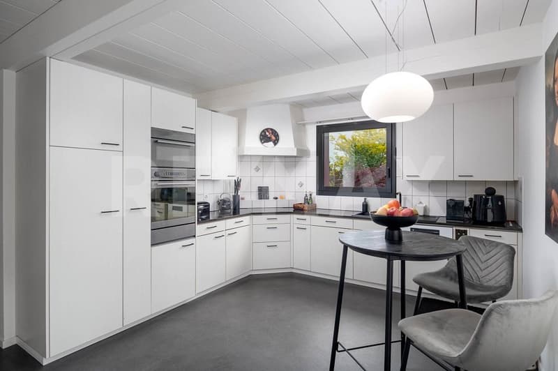 Gelegenheit - Moderne 6.5-Zimmer-Doppelhaushälfte in Galgenen zu kaufen (6)