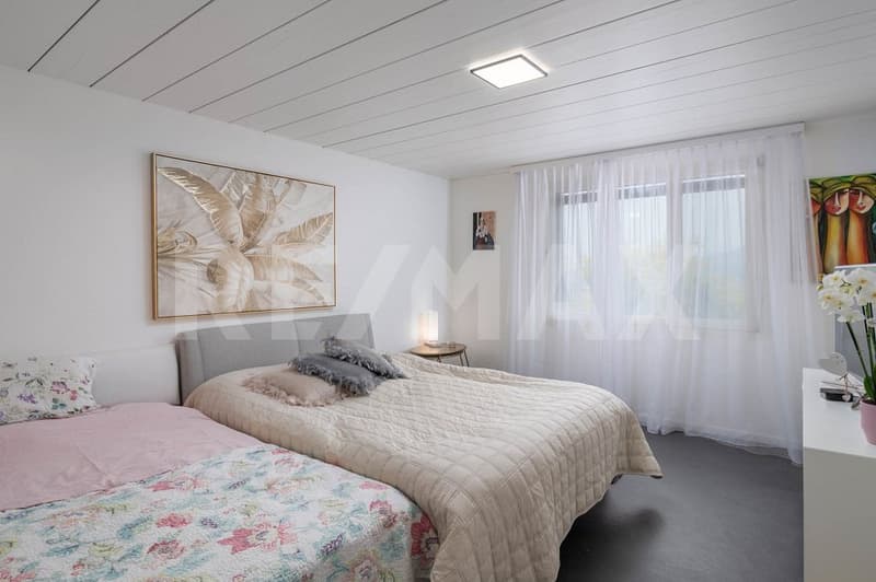 Gelegenheit - Moderne 6.5-Zimmer-Doppelhaushälfte in Galgenen zu kaufen (13)
