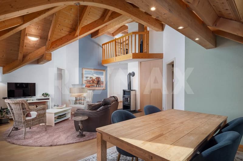 Besonderes Wohngefühl mitten in Tuggen! Grosse 3.5-Zimmer-Dachwohnung mit Galerie zu kaufen (4)