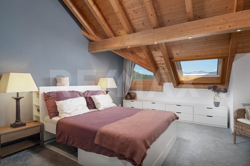 Besonderes Wohngefühl mitten in Tuggen! Grosse 3.5-Zimmer-Dachwohnung mit Galerie zu kaufen (9)