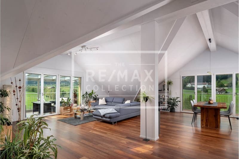 Edle 5.5-Zimmer-Dachwohnung mit 3 Balkonen und atemberaubendem Mythenblick in Einsiedeln zu kaufen! (1)
