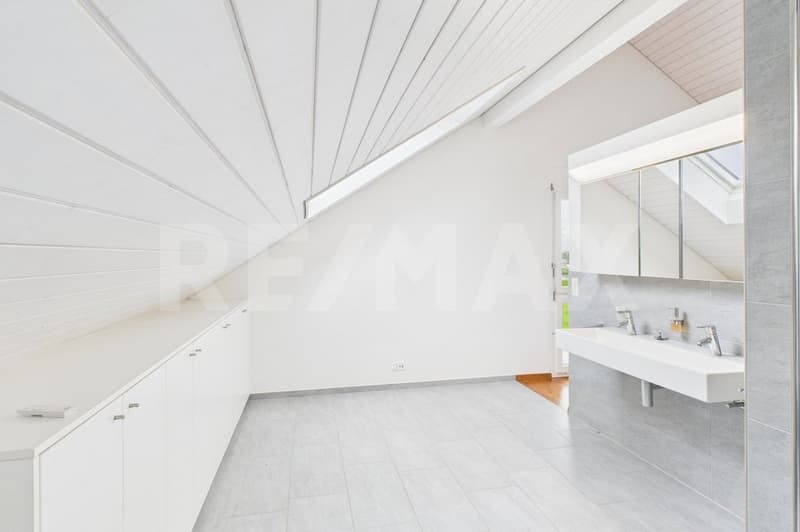 Grosszügige 5.5-Zimmer-Doppelhaushälfte mit Outdoor-Küche in Reichenburg SZ zu mieten! (12)
