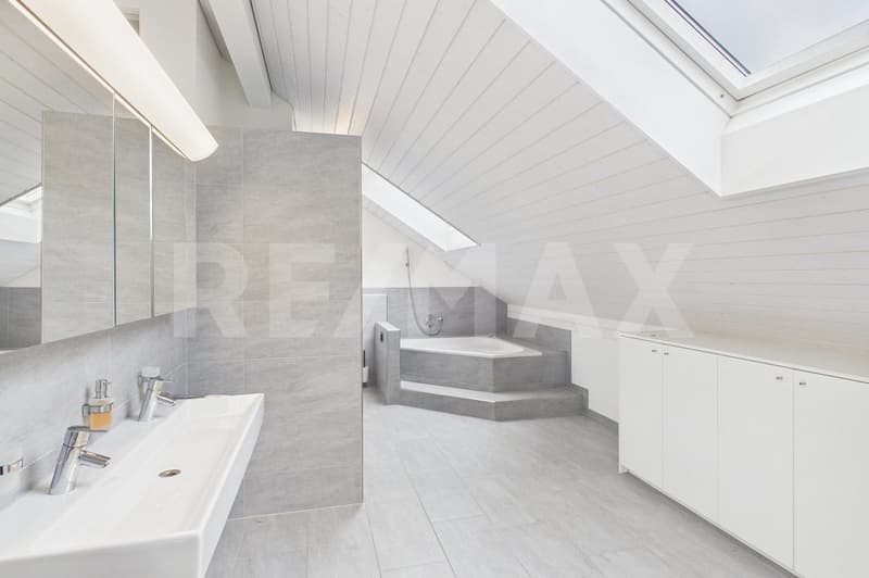 Grosszügige 5.5-Zimmer-Doppelhaushälfte mit Outdoor-Küche in Reichenburg SZ zu mieten! (8)