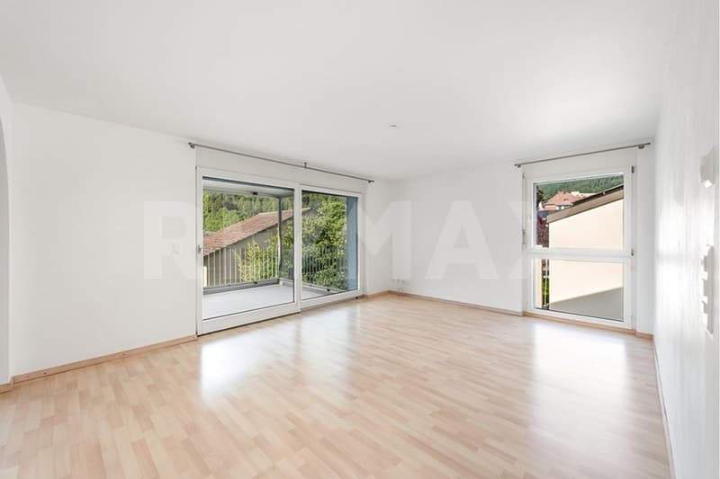 Helle 4½-Zi-Wohnung mit Wintergarten und  Balkon (13)