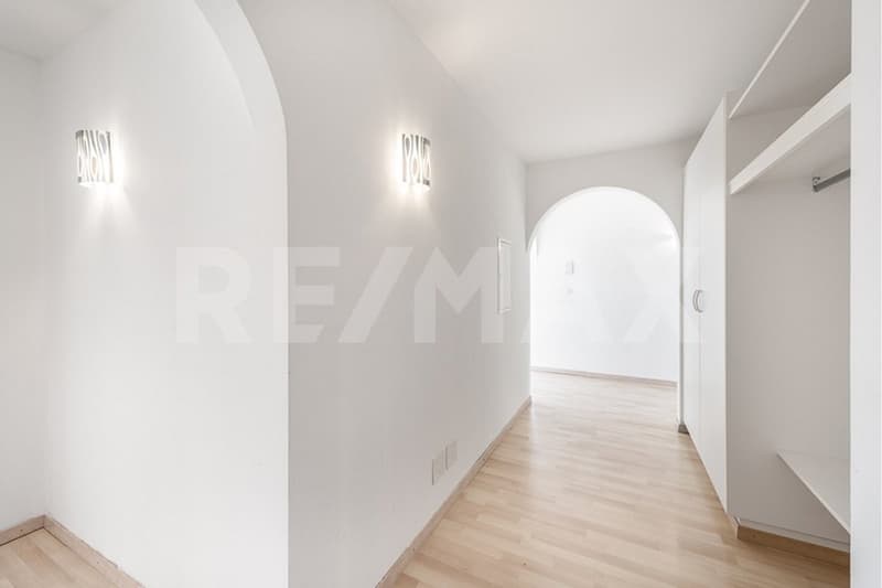 Helle 4½-Zi-Wohnung mit Wintergarten und  Balkon (9)