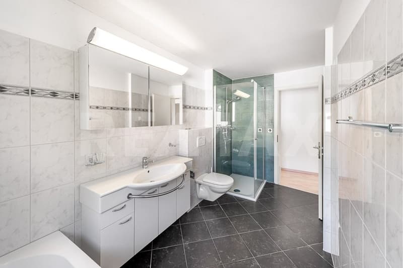 Helle 4½-Zi-Wohnung mit Wintergarten und  Balkon (7)