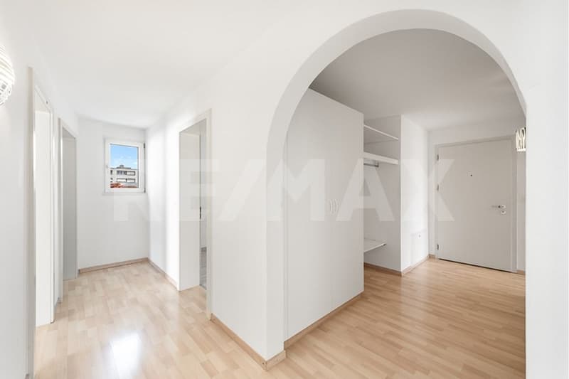 Helle 4½-Zi-Wohnung mit Wintergarten und  Balkon (11)