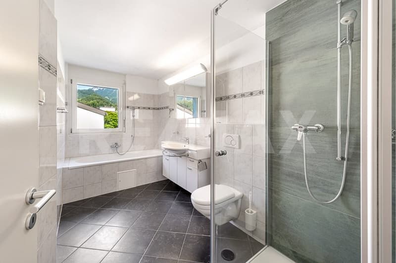 Helle 4½-Zi-Wohnung mit Wintergarten und  Balkon (6)