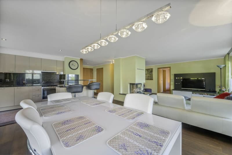 LAKESIDE LIVING 4,5 Zimmer Gartenwohnung in Iseltwald (8)