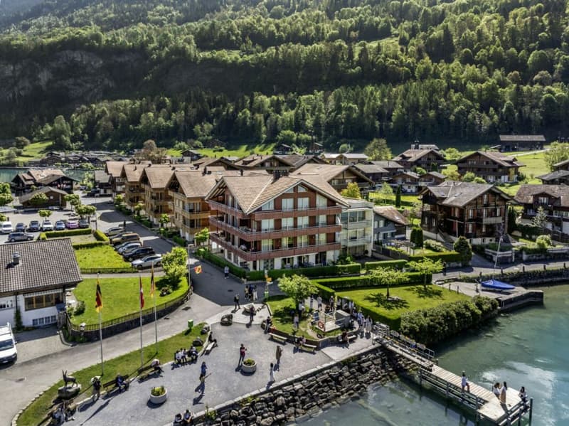 LAKESIDE LIVING 4,5 Zimmer Gartenwohnung in Iseltwald (2)