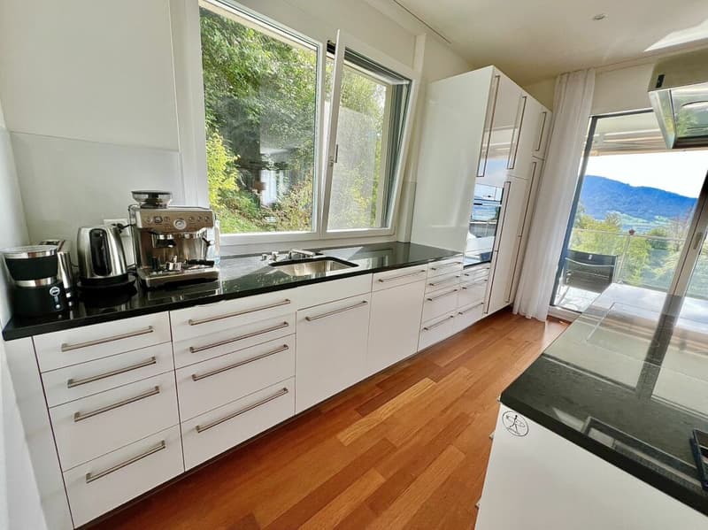 Elegance: Exklusive möblierte 3,5-Zimmer-Wohnung mit Rigi und Seeblick (8)