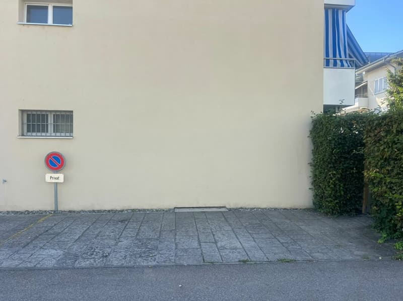 Aussenparkplatz (1)