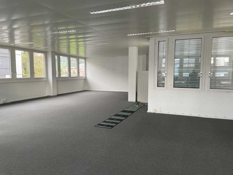 Zwischennutzung in voll ausgebauten Ausstellungs-/Büroräumlichkeiten in Zug (5)