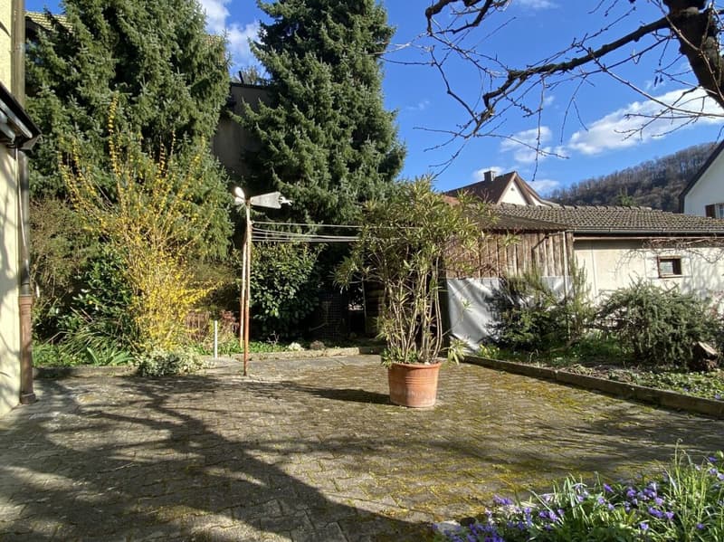 Single-family house with seating areas, balcony, garage (5)