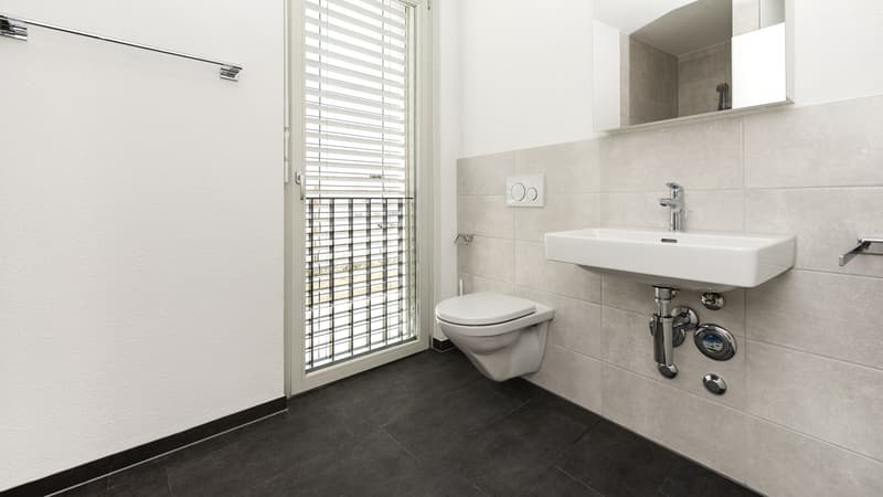 Moderne 2.5-Zimmer-Wohnung mit Balkon in ruhiger Lage Laufen (7)
