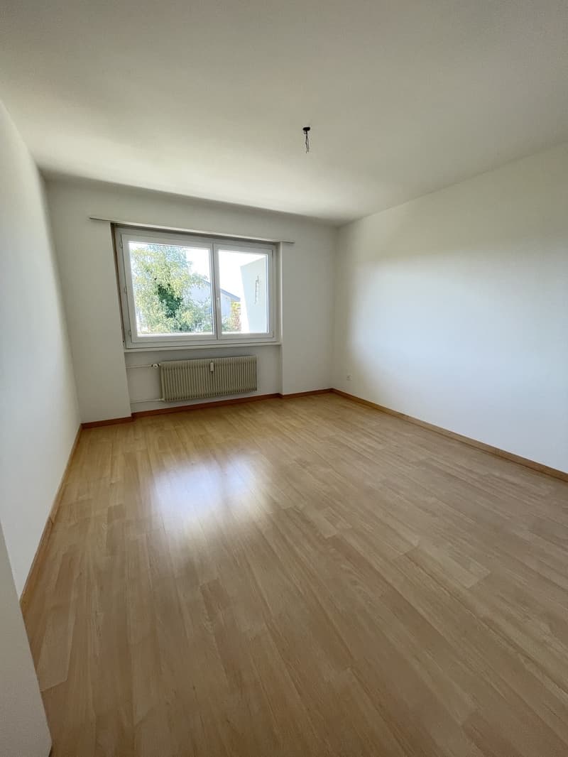 Gemütliche 2-Zimmer-Wohnung mit grossem Balkon in Lyss (3)