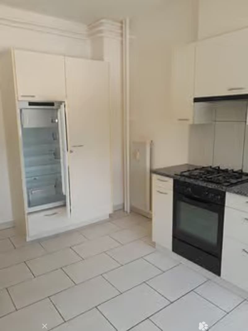 Helle und gemütliche 2.5-Zimmerwohnung an zentraler Lage (2)