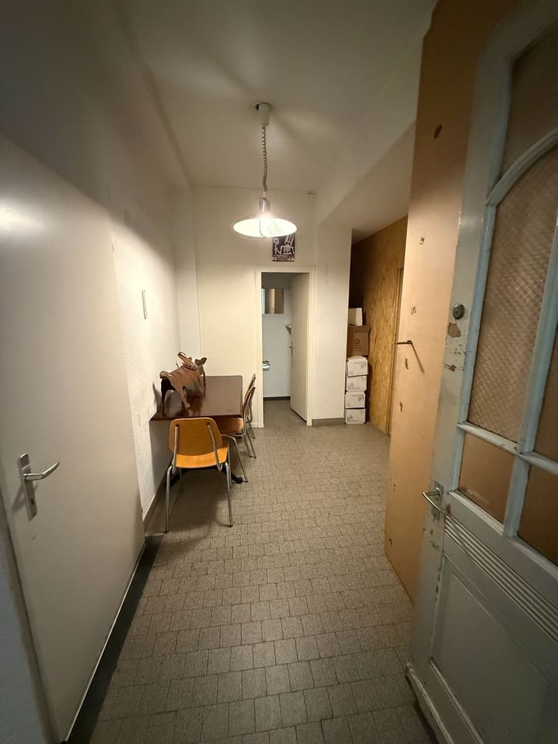 Ladenlokal mit Schaufenster im Erdgeschoss zu vermieten (5)