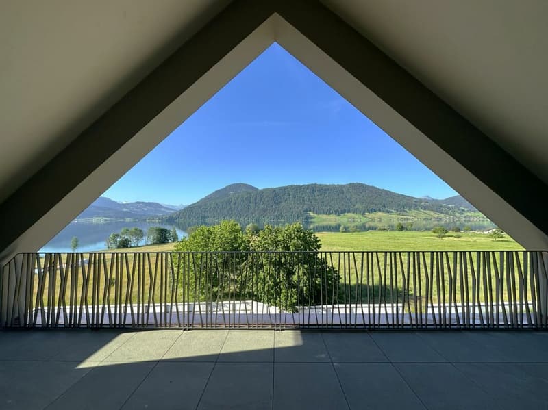 Exklusive 3.5 Zi-Attikawohnung mit traumhafter Panoramasicht auf den Ägerisee (2)