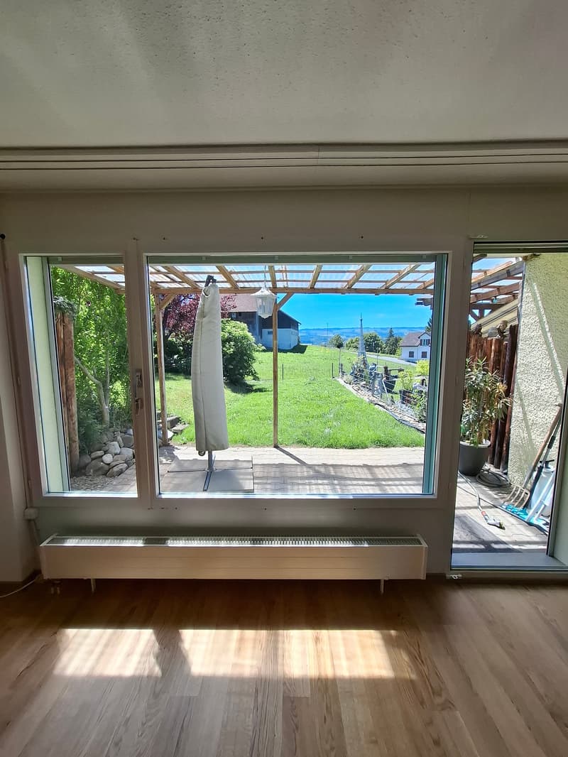 vom Wohnzimmer Richtung Sitzplatz