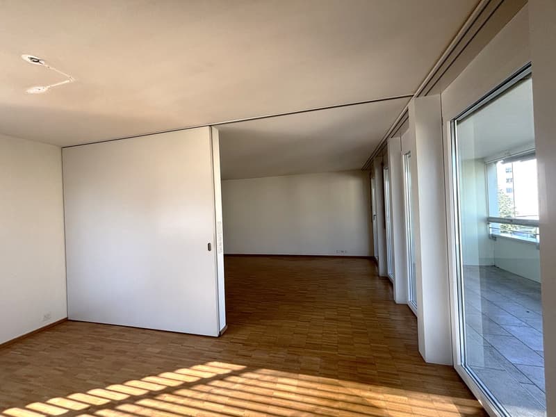 Helle und grosszügige 3.5-Zimmer-Wohnung in Lachen (2)