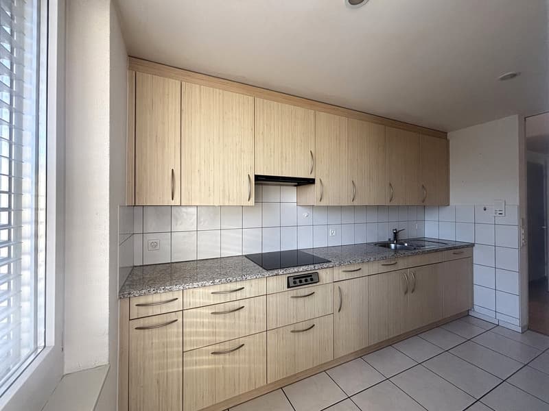 Helle und grosszügige 3.5-Zimmer-Wohnung in Lachen (5)