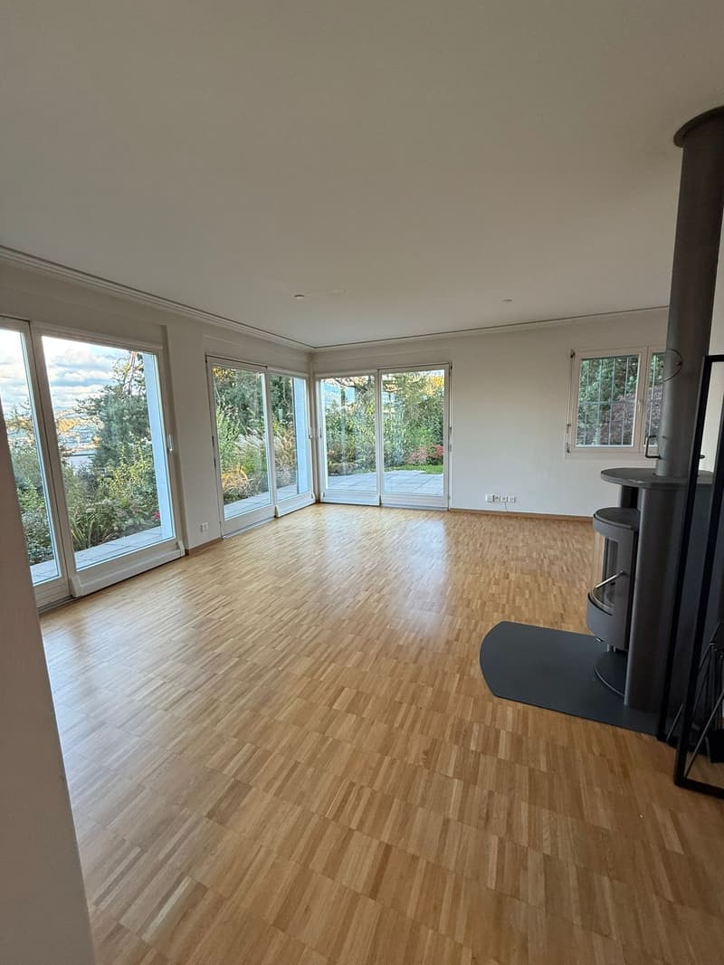 2.5-Zimmer-Gartenwohnung mit Seesicht und grosser Terrasse (1)