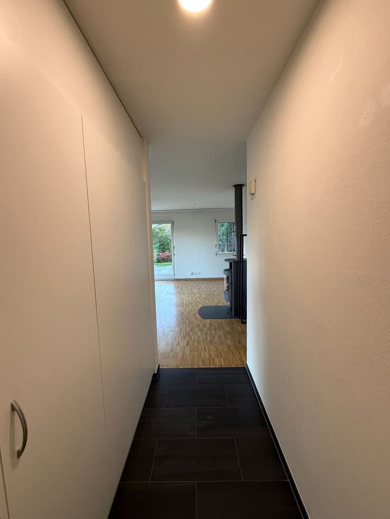 2.5-Zimmer-Gartenwohnung mit Seesicht und grosser Terrasse (5)