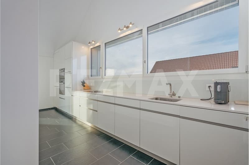 Exklusive 4.5-Zimmer-Maisonette mit Galerie, Bilderbuch-Aussicht und nähe zu Zürich (5)