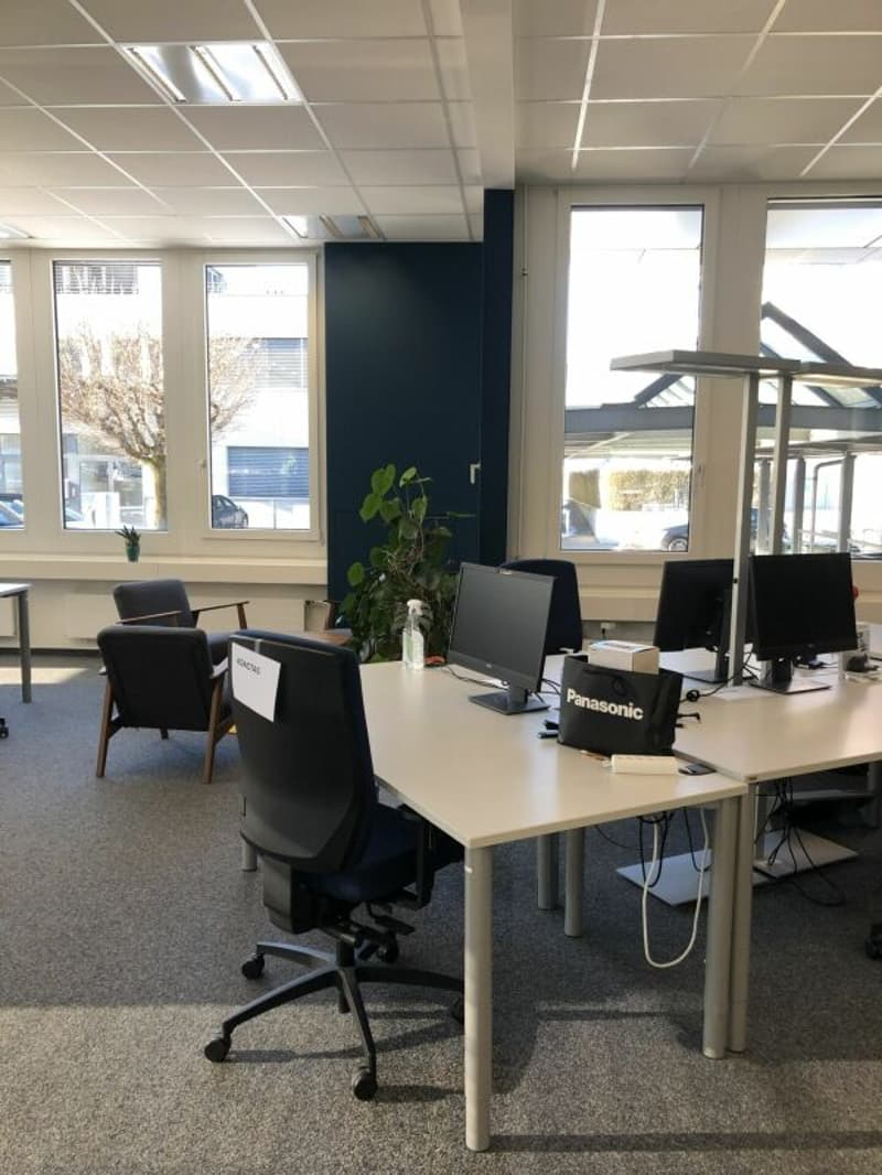 Büro / Ausstellung mit Lager und Anlieferungsrampe in Rotkreuz (9)