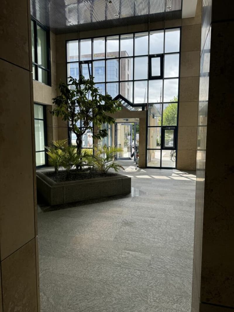 Büro / Ausstellung mit Lager und Anlieferungsrampe in Rotkreuz (3)