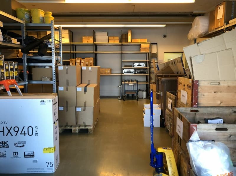 242 m2 Büro / Ausstellung / Lager mit Anlieferungsrampe in Rotkreuz (13)