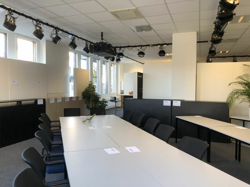 242 m2 Büro / Ausstellung / Lager mit Anlieferungsrampe in Rotkreuz (8)