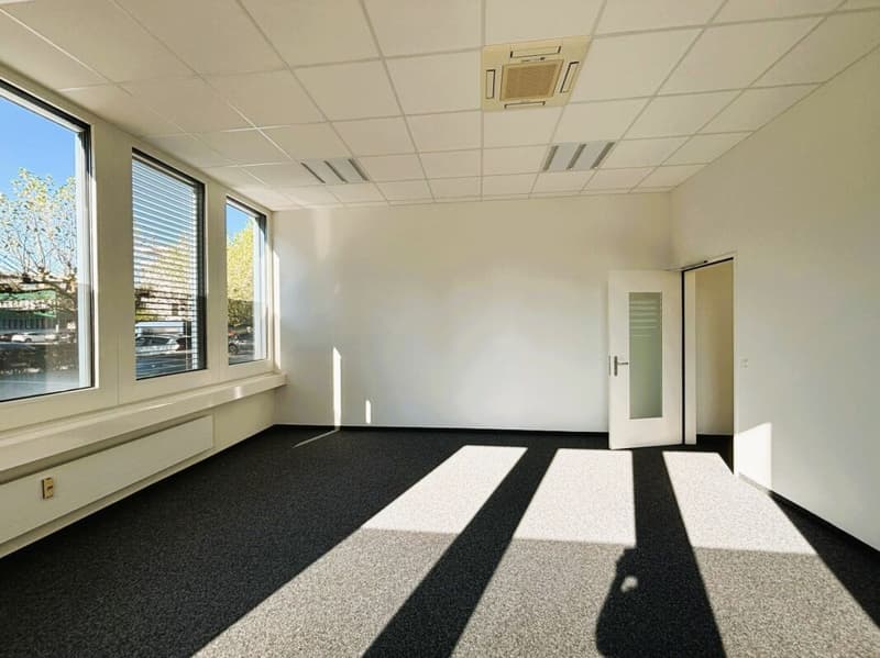 600 m² Büro, Showroom & Lager mit Laderampe - direkt an der Autobahn Rotkreuz, teilbar (9)